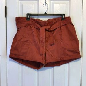 Structured shorts with tie belt